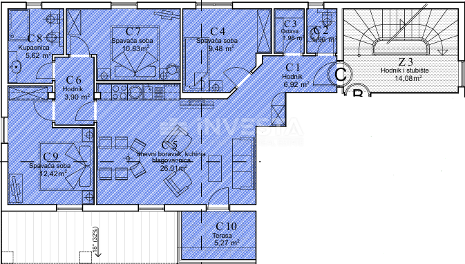 Apartma s 3 spalnicami, parkiriščem in teraso, 200 m od morja.