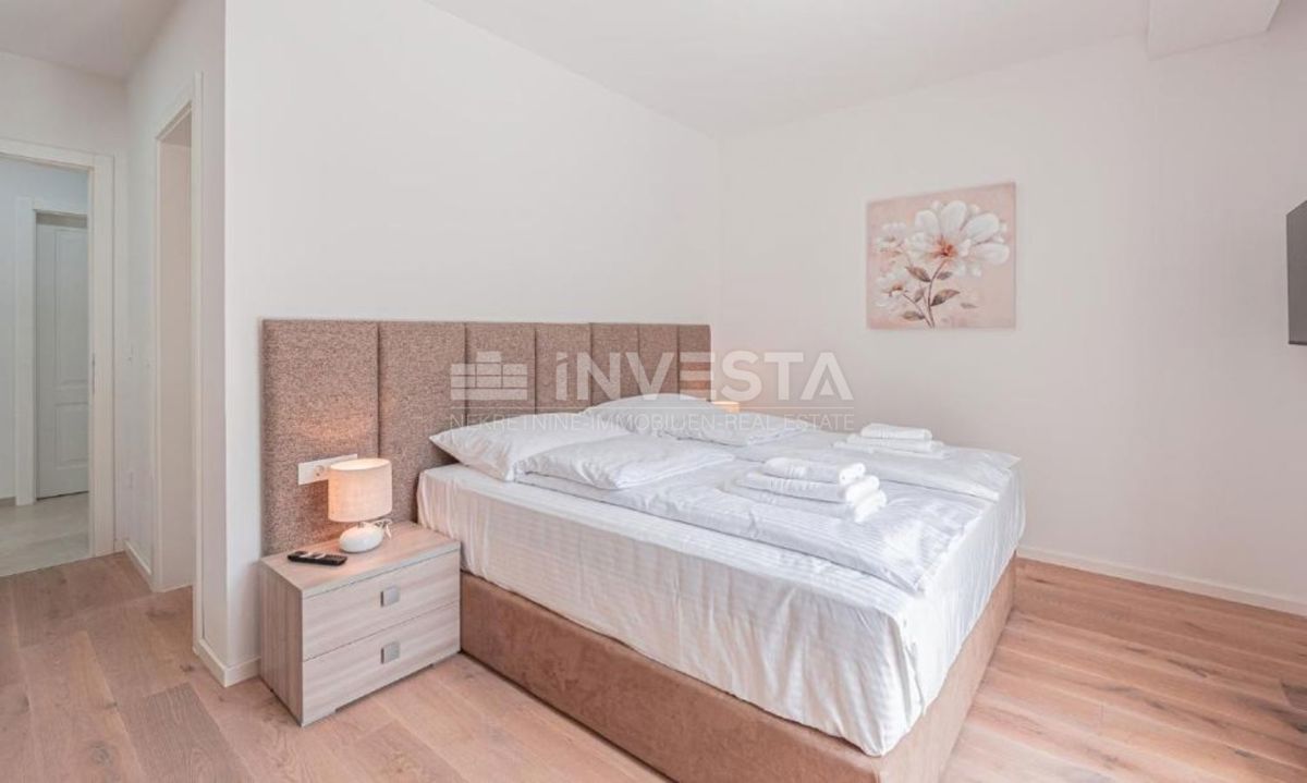  Poreč, moderno opremljena vila na odlični lokaciji