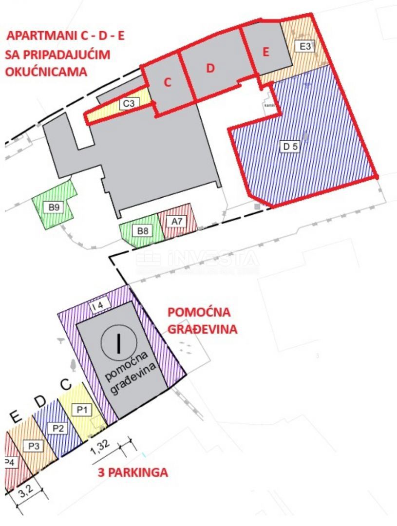 Premantura, tri etažirana stanovanja s parkirišči in dvoriščem