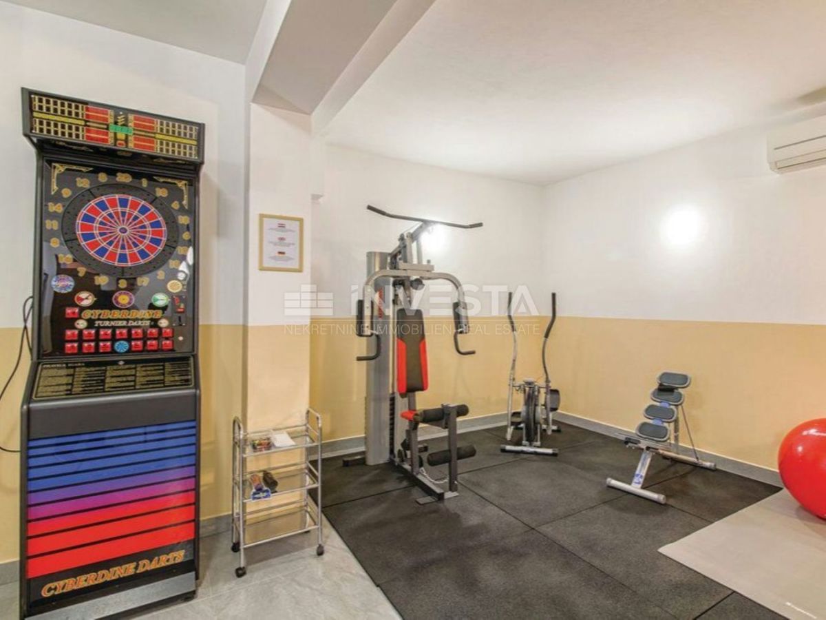 Moderna vila z bazenom v mirnem delu Istre, 5 km od morja