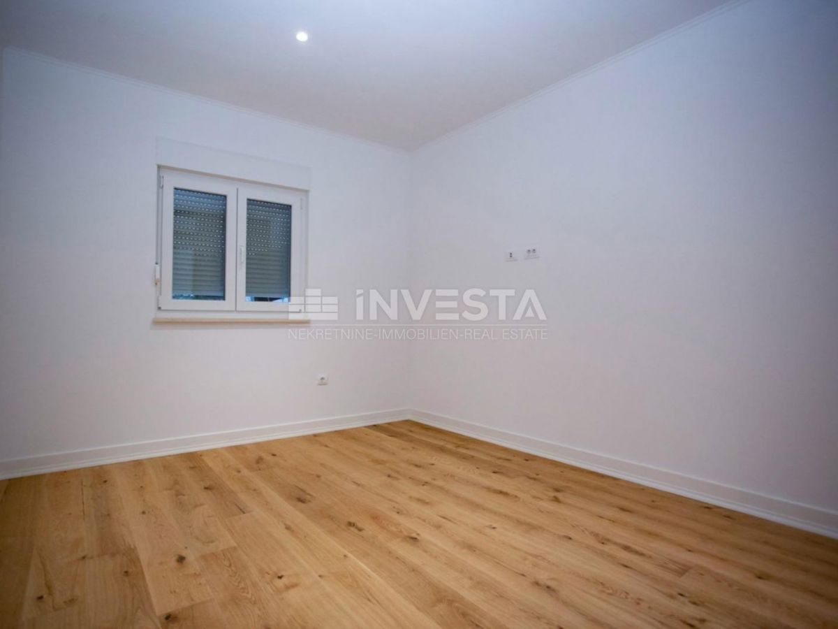 Območje Rovinja, nizkoenergijska pritlična hiša z bazenom