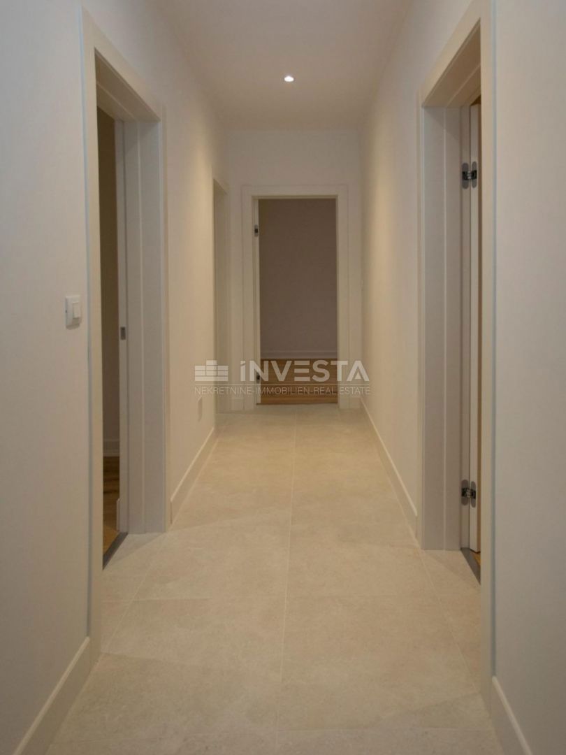 Območje Rovinja, nizkoenergijska pritlična hiša z bazenom