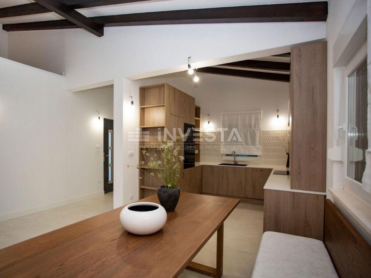 Območje Rovinja, nizkoenergijska pritlična hiša z bazenom