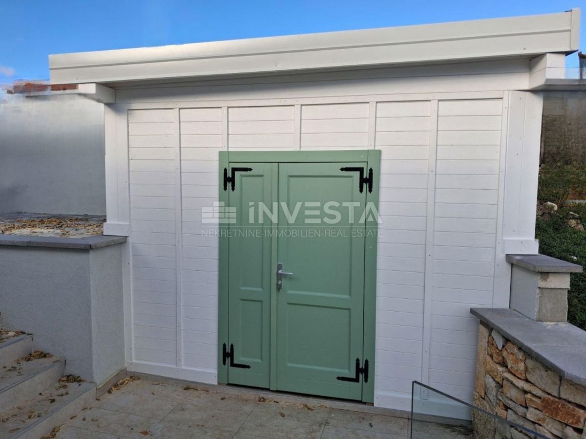 Območje Rovinja, nizkoenergijska pritlična hiša z bazenom