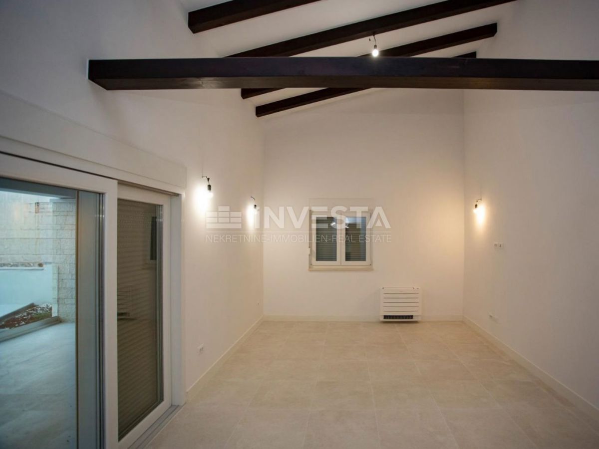 Območje Rovinja, nizkoenergijska pritlična hiša z bazenom