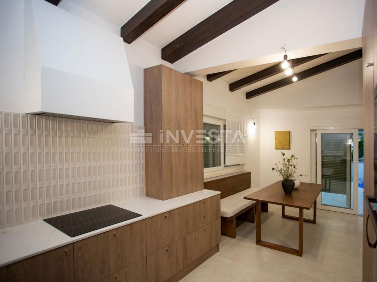 Območje Rovinja, nizkoenergijska pritlična hiša z bazenom