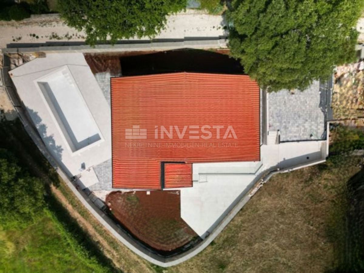Območje Rovinja, nizkoenergijska pritlična hiša z bazenom