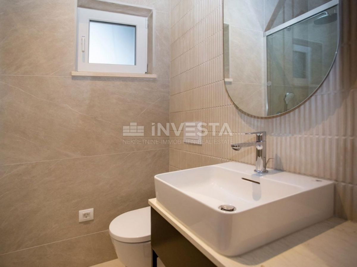 Območje Rovinja, nizkoenergijska pritlična hiša z bazenom