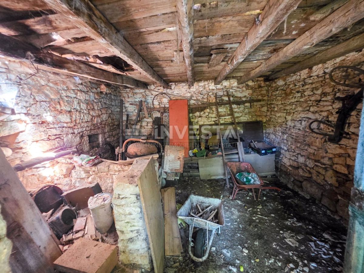 Območje Vodnjana, avtentična istrska kamnita hiša s prostorom