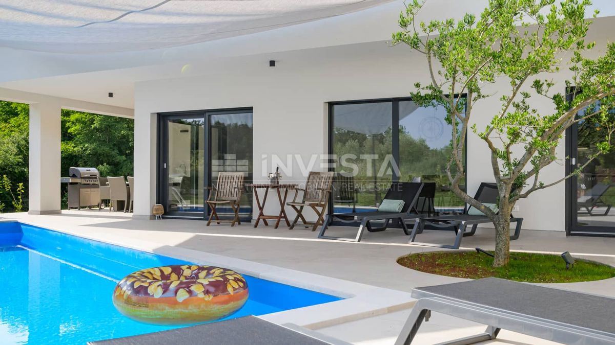Moderna vila s bazenom in zasebnostjo – blizu Rovinja