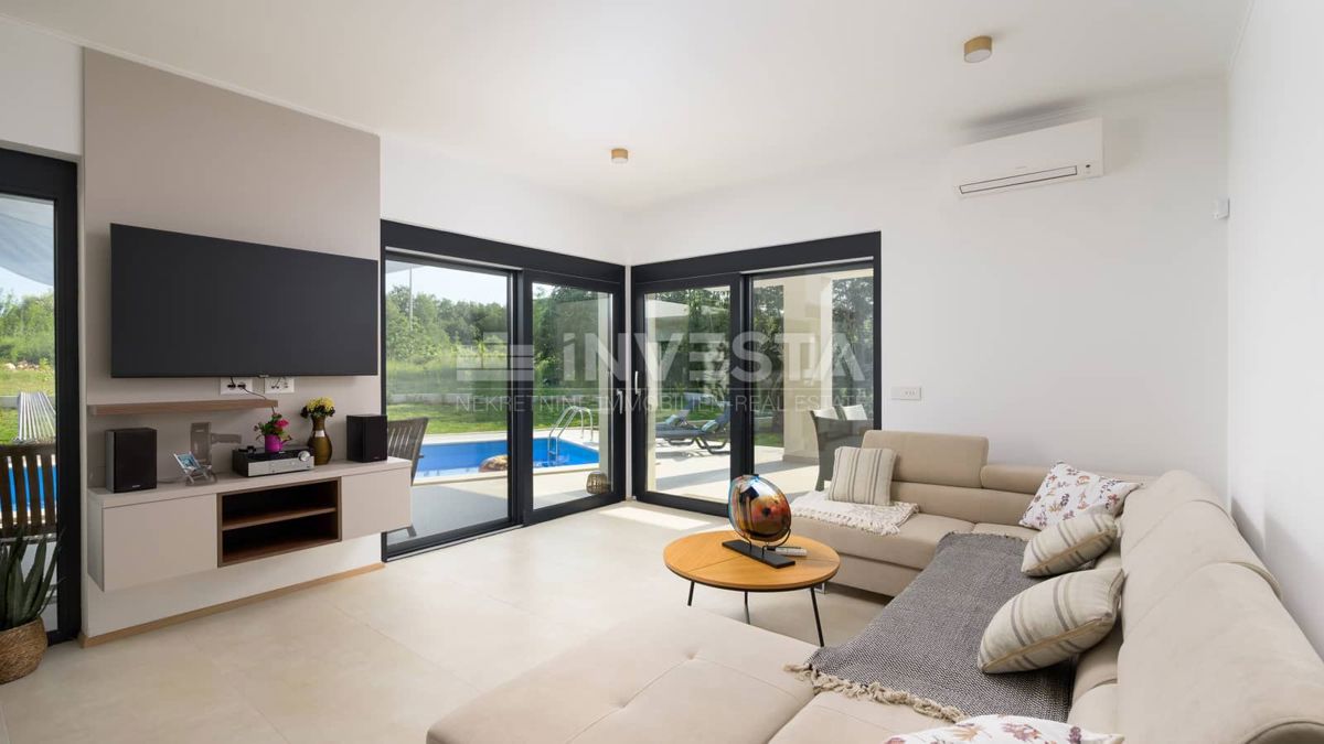 Moderna vila s bazenom in zasebnostjo – blizu Rovinja