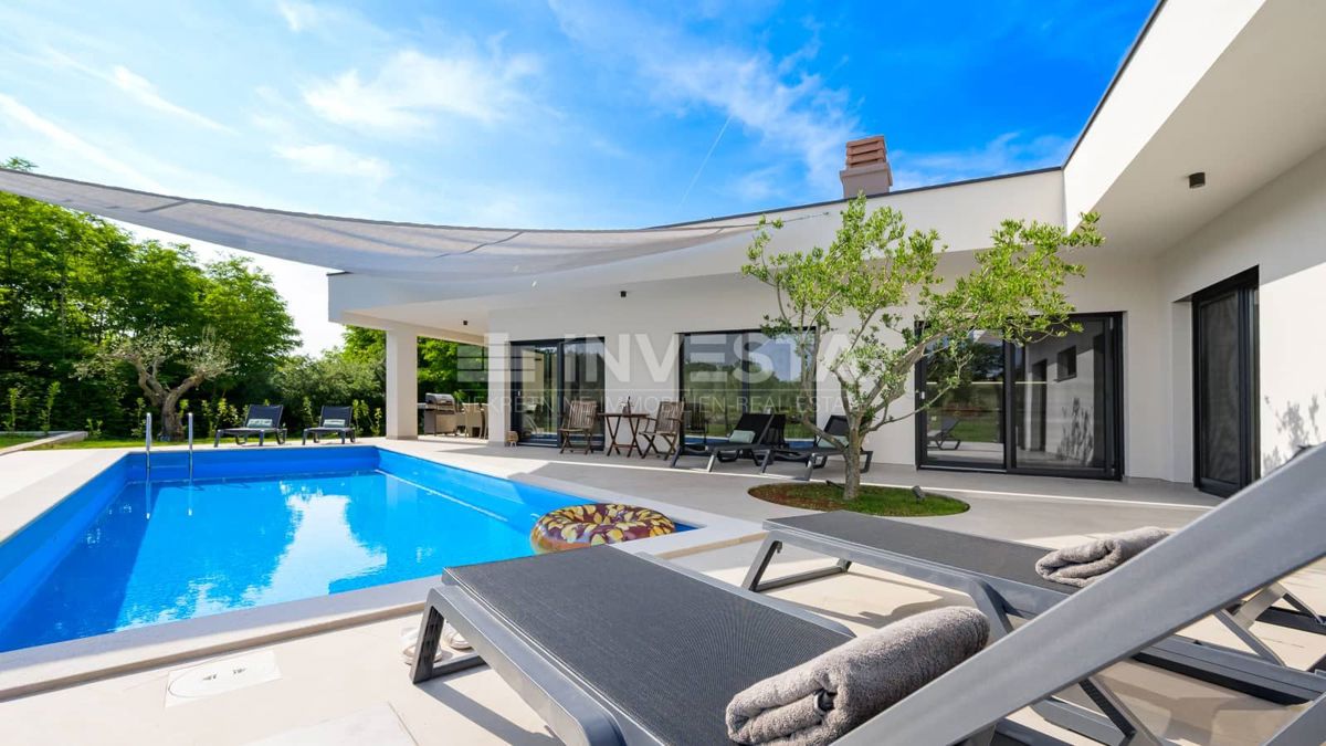Moderna vila s bazenom in zasebnostjo – blizu Rovinja