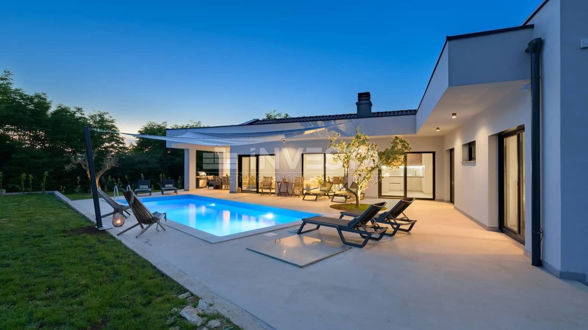 Moderna vila s bazenom in zasebnostjo – blizu Rovinja