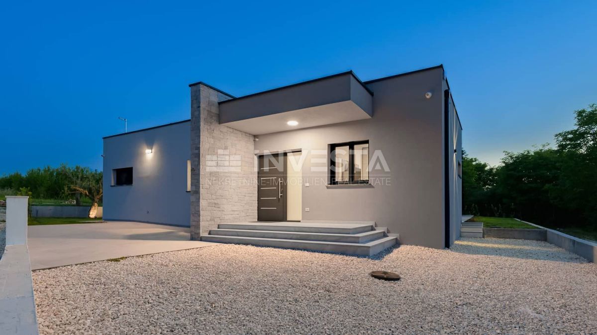 Moderna vila s bazenom in zasebnostjo – blizu Rovinja