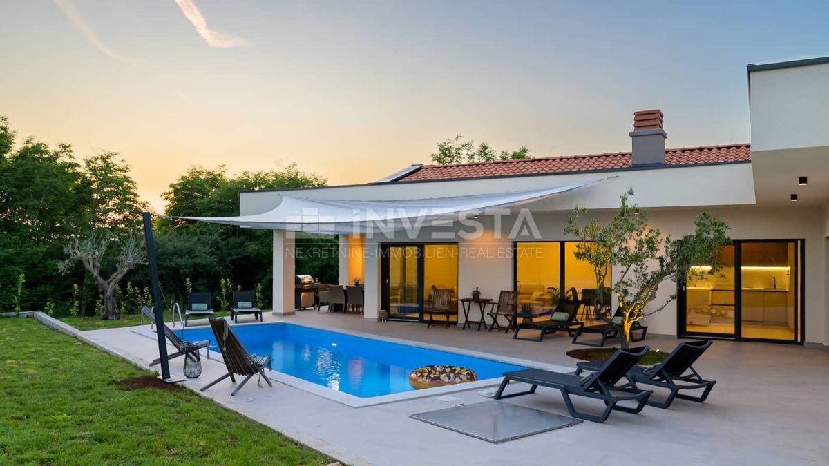 Moderna vila s bazenom in zasebnostjo – blizu Rovinja
