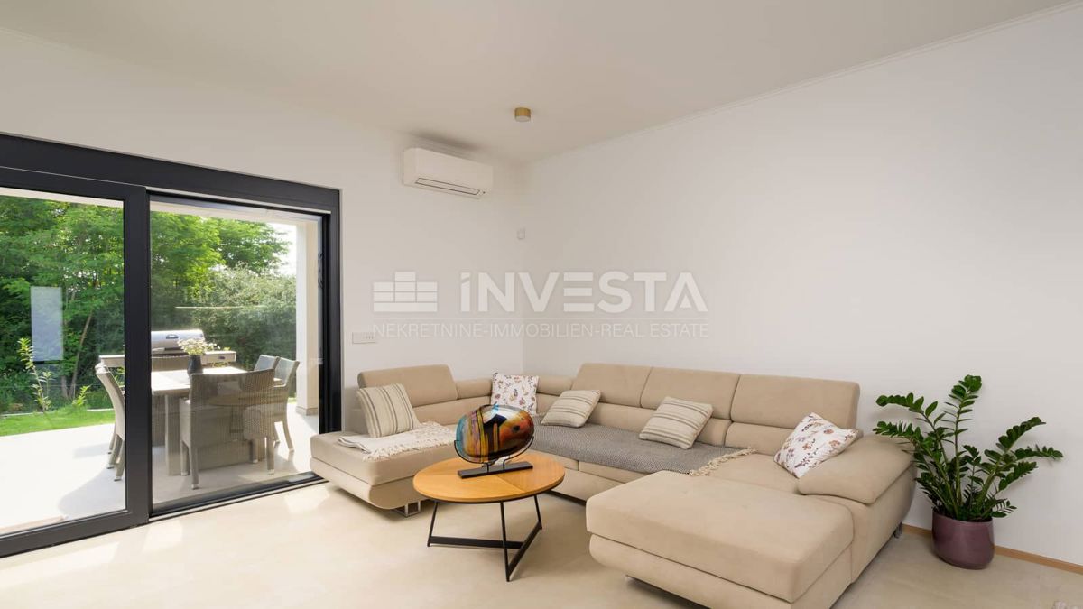Moderna vila s bazenom in zasebnostjo – blizu Rovinja
