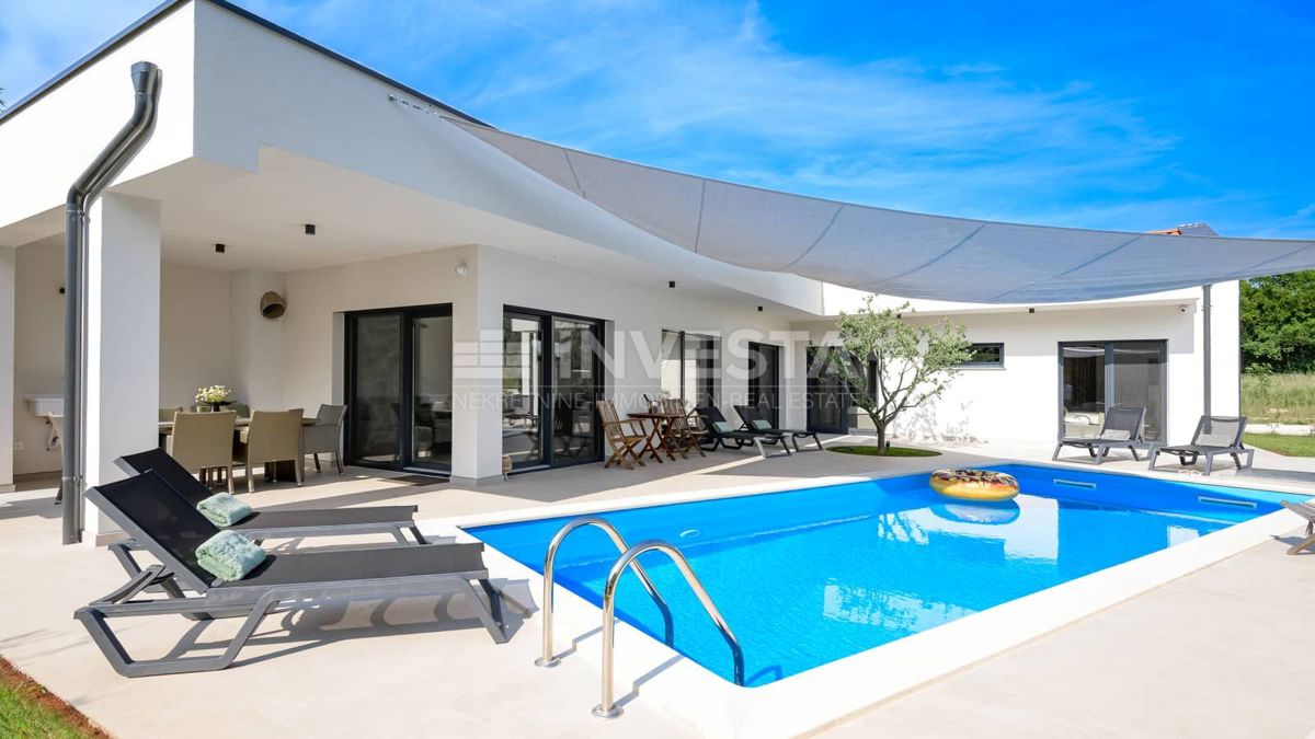 Moderna vila s bazenom in zasebnostjo – blizu Rovinja