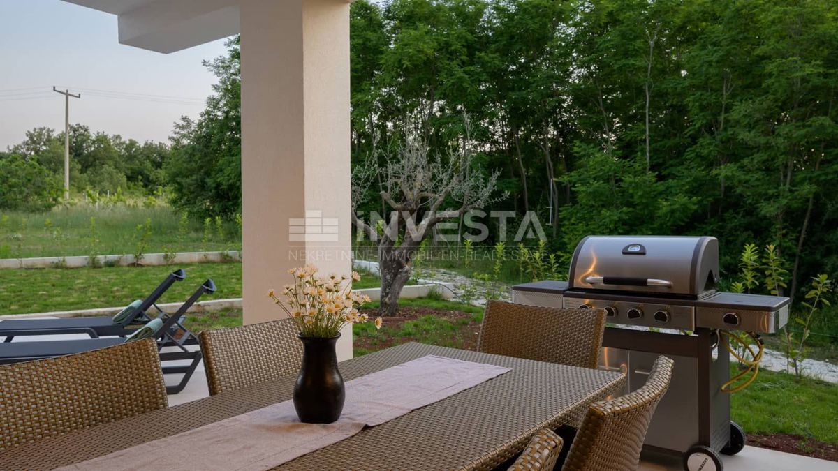 Moderna vila s bazenom in zasebnostjo – blizu Rovinja