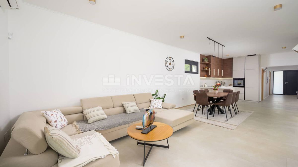 Moderna vila s bazenom in zasebnostjo – blizu Rovinja