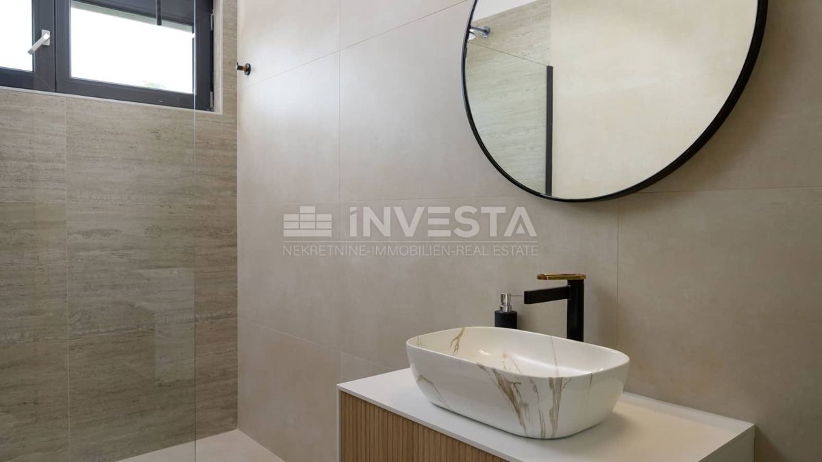 Moderna vila s bazenom in zasebnostjo – blizu Rovinja