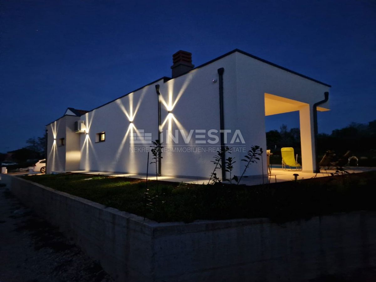 Moderna vila s bazenom in zasebnostjo – blizu Rovinja