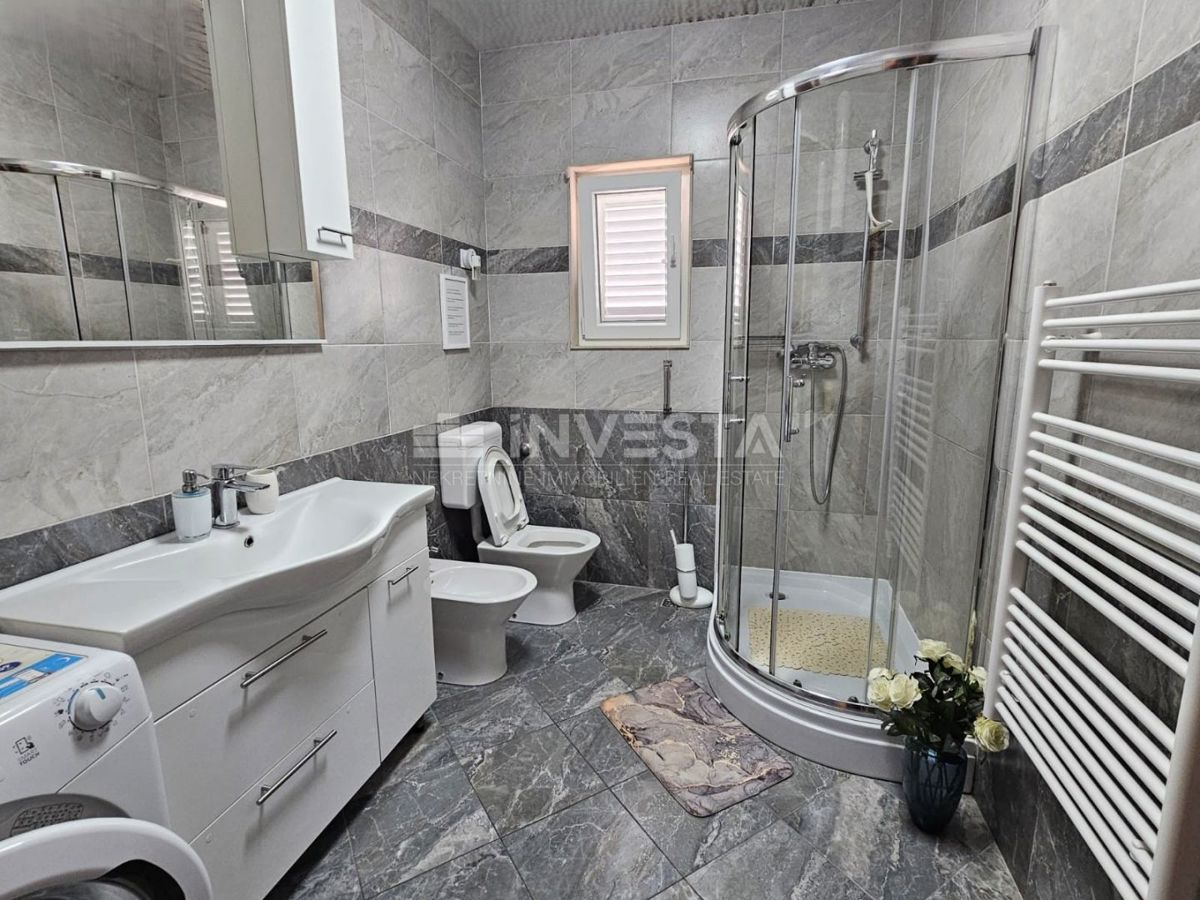 Fažana, hiša z dvema ločenima stanovanjema, blizu centra in plaž