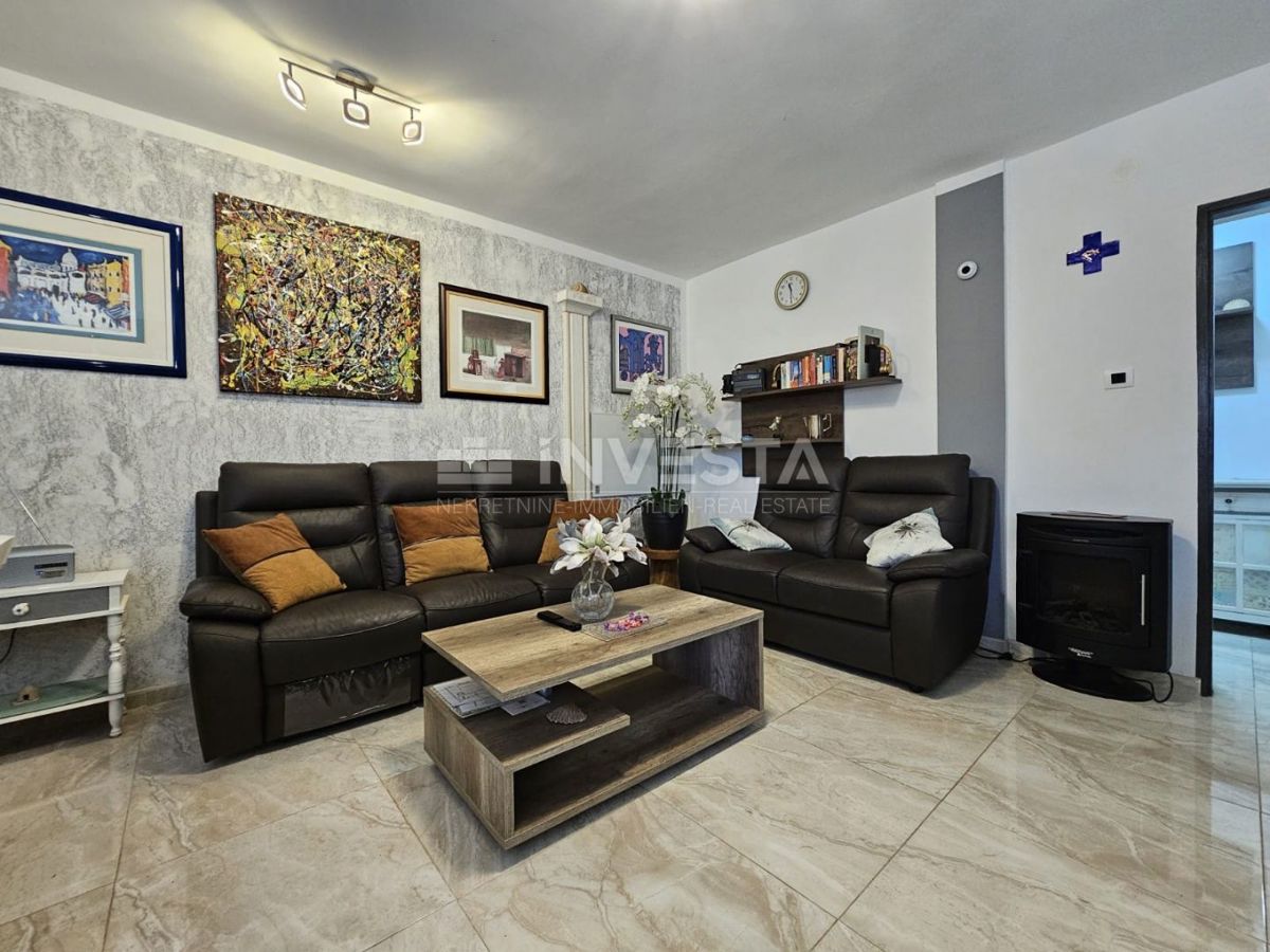 Fažana, hiša z dvema ločenima stanovanjema, blizu centra in plaž