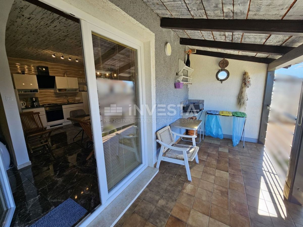 Fažana, hiša z dvema ločenima stanovanjema, blizu centra in plaž