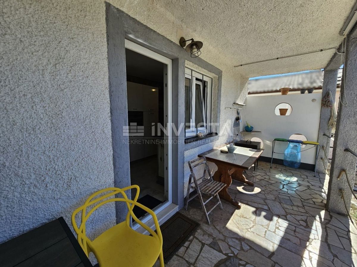 Fažana, hiša z dvema ločenima stanovanjema, blizu centra in plaž