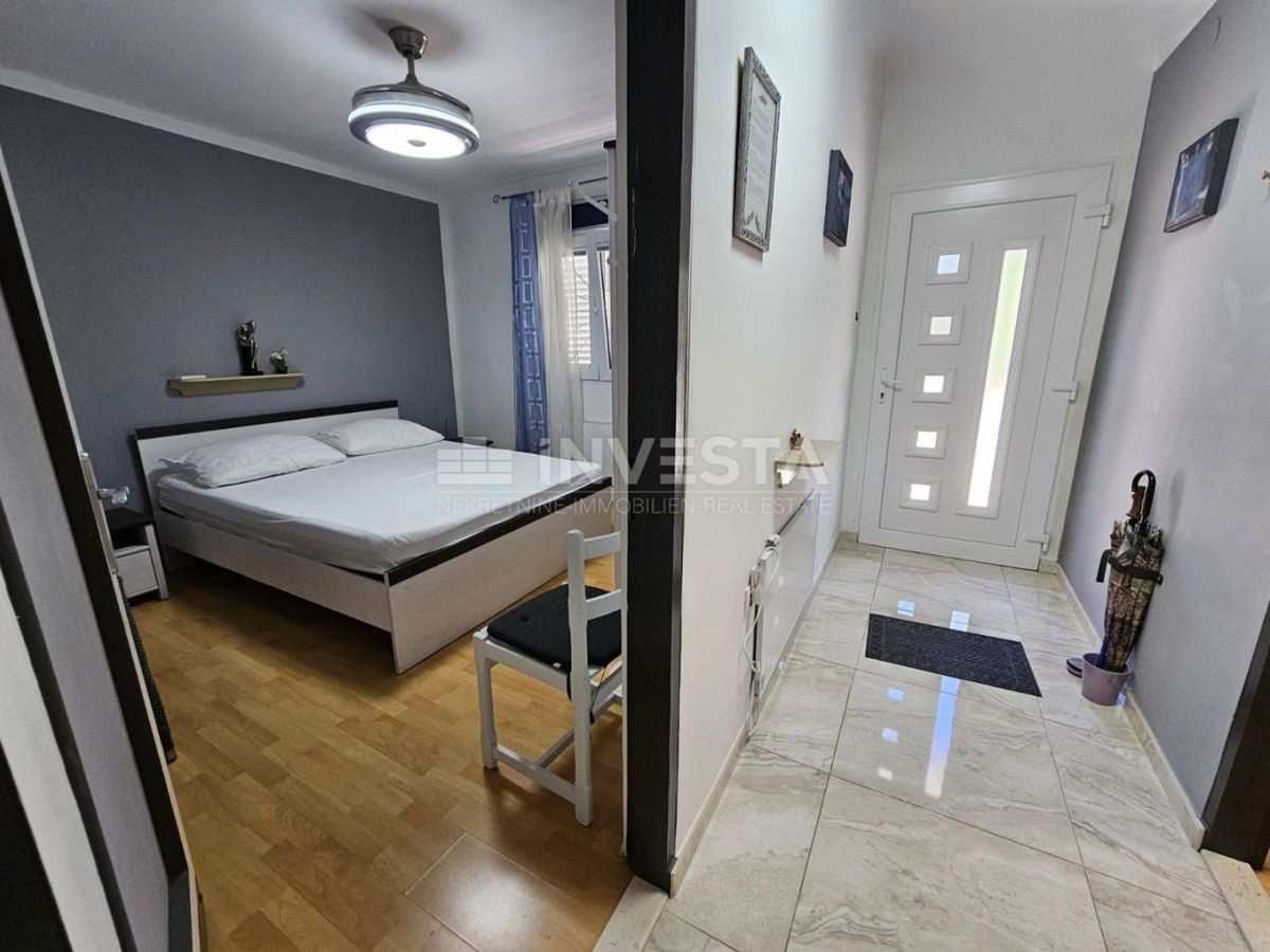 Fažana, hiša z dvema ločenima stanovanjema, blizu centra in plaž