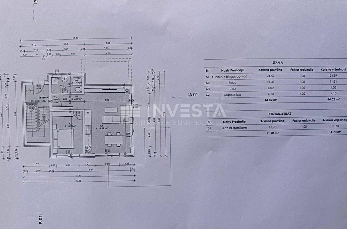Moderen stanovanje s bazenom in vrtom v pritličju
