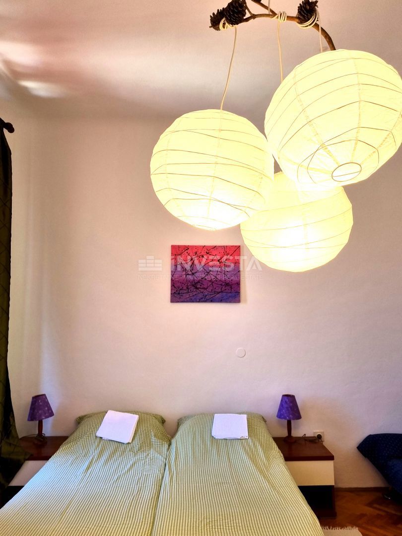 Pula, strogo središče – hiša s 3 stanovanji + poslovni prostor, pogled na morje