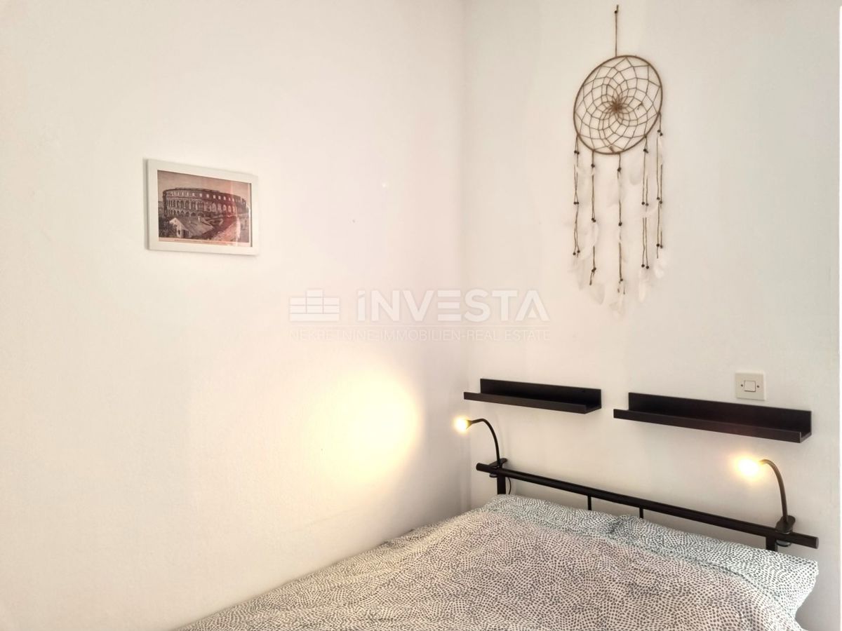 Pula, strogo središče – hiša s 3 stanovanji + poslovni prostor, pogled na morje