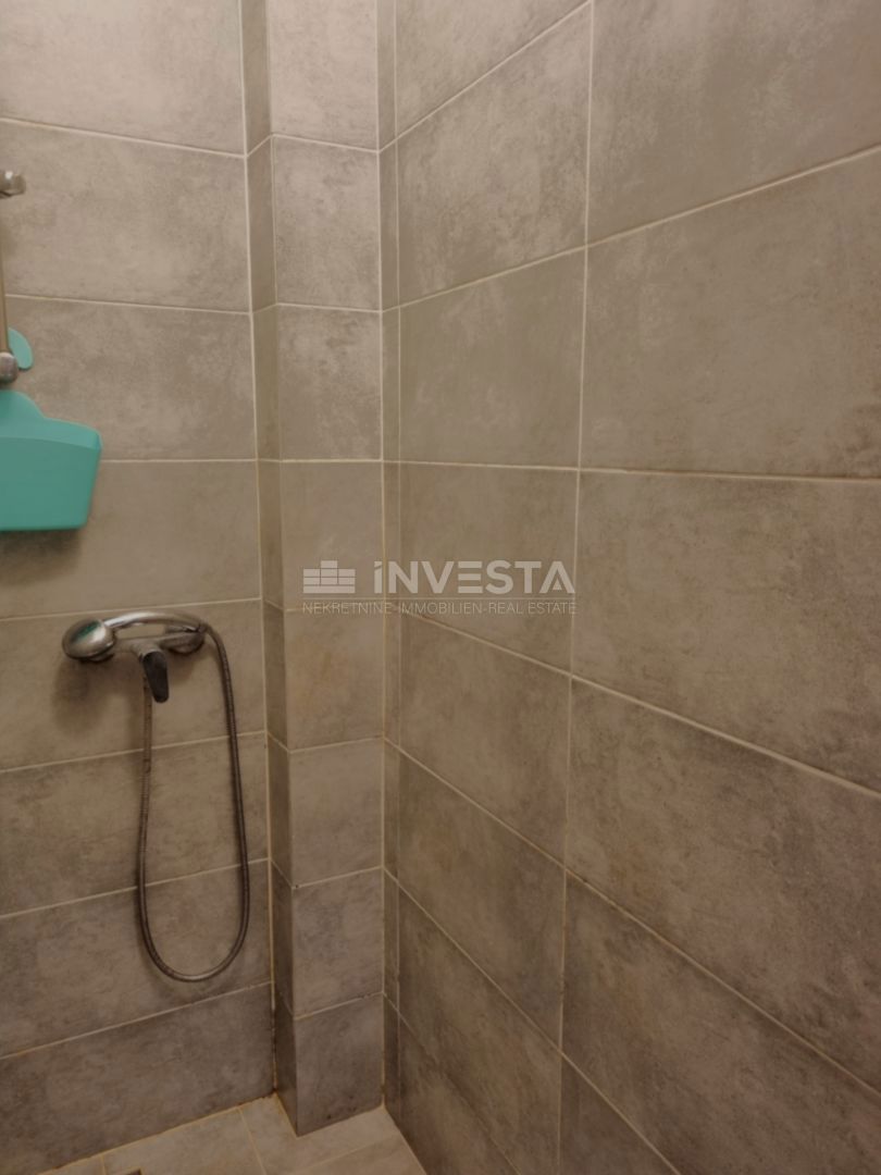 Pula, strogo središče – hiša s 3 stanovanji + poslovni prostor, pogled na morje