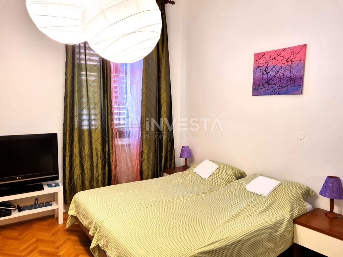 Pula, strogo središče – hiša s 3 stanovanji + poslovni prostor, pogled na morje