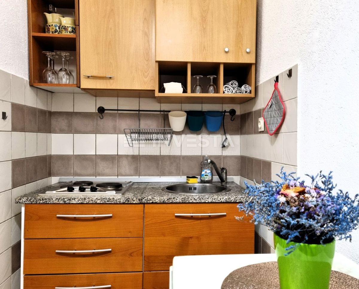 Pula, strogo središče – hiša s 3 stanovanji + poslovni prostor, pogled na morje