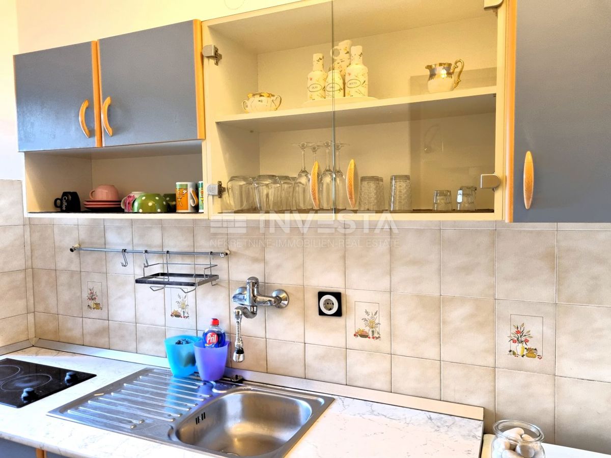 Pula, strogo središče – hiša s 3 stanovanji + poslovni prostor, pogled na morje