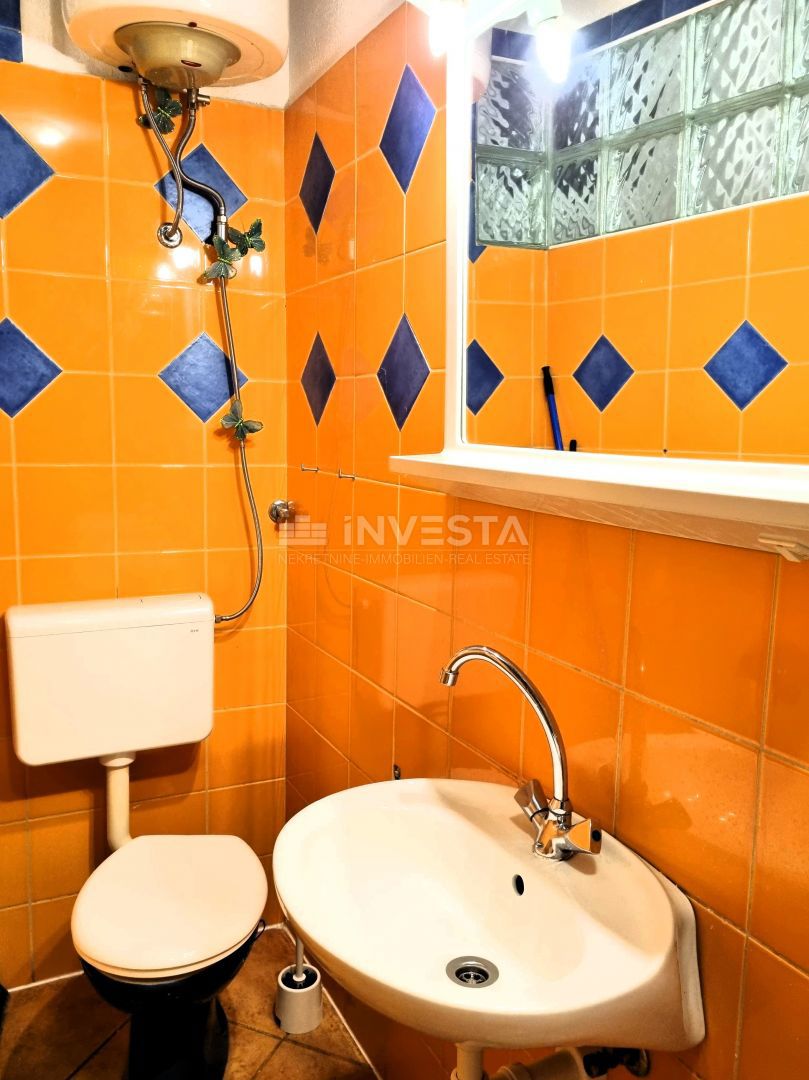 Pula, strogo središče – hiša s 3 stanovanji + poslovni prostor, pogled na morje