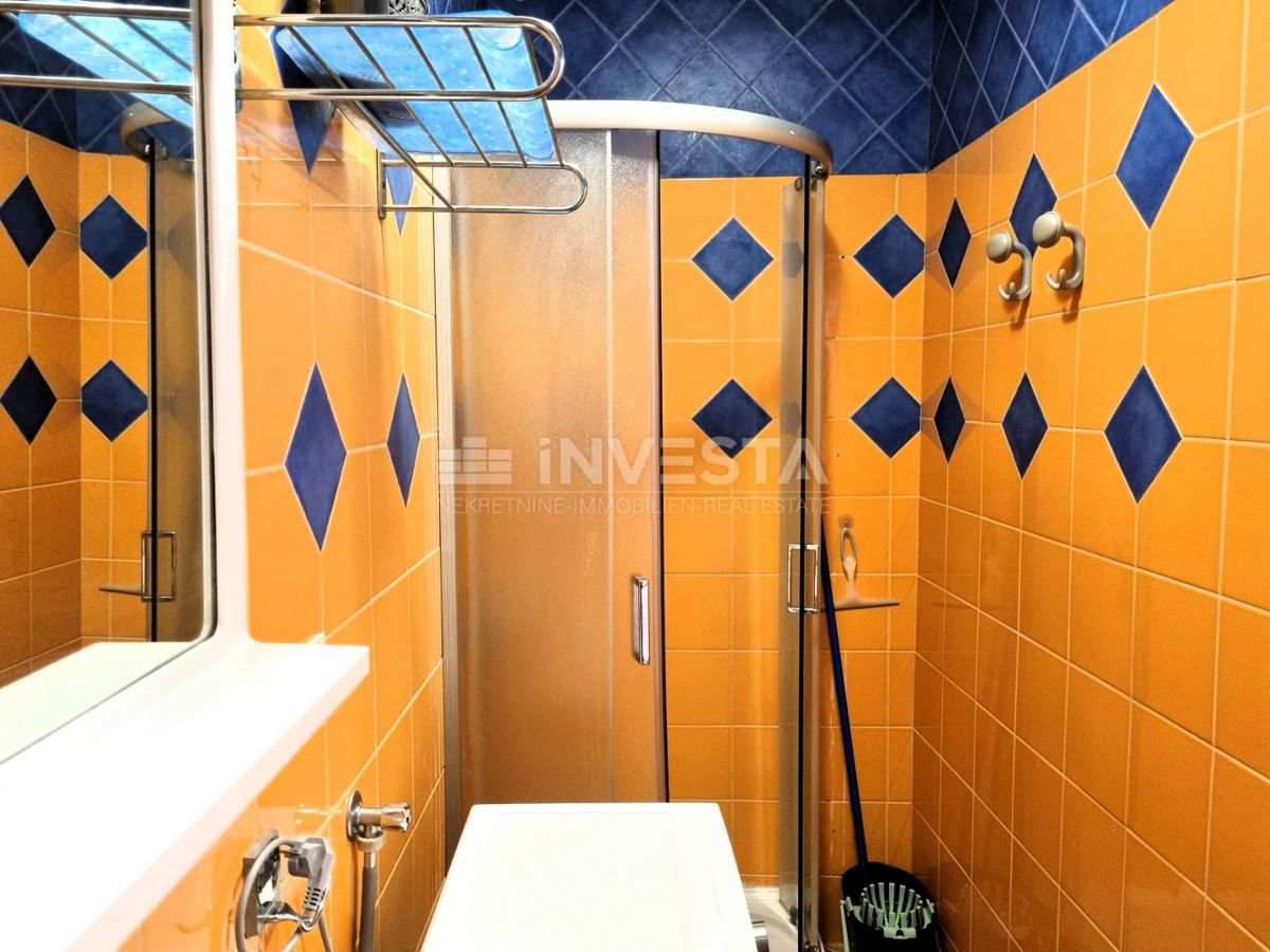 Pula, strogo središče – hiša s 3 stanovanji + poslovni prostor, pogled na morje