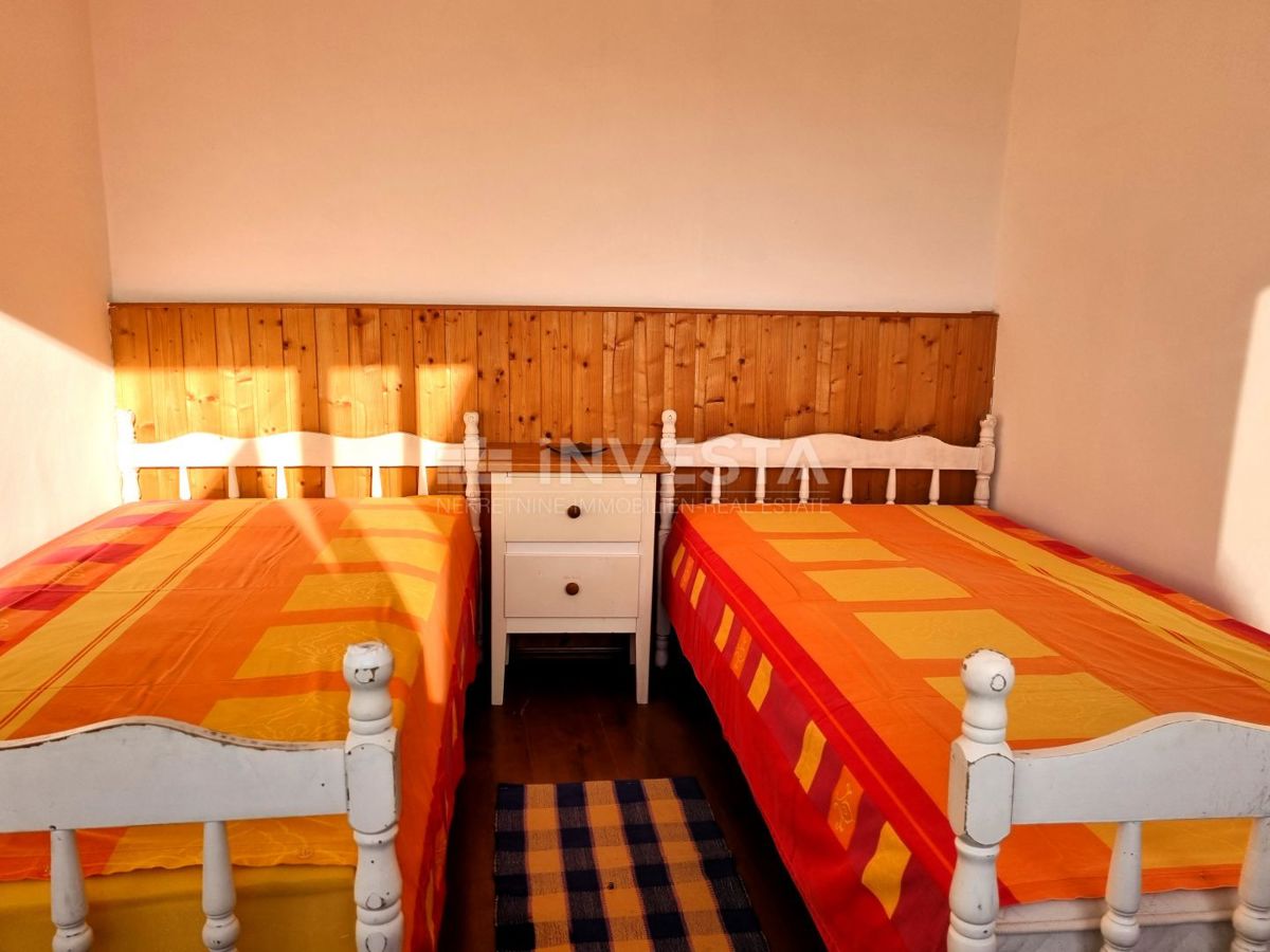 Pula, strogo središče – hiša s 3 stanovanji + poslovni prostor, pogled na morje