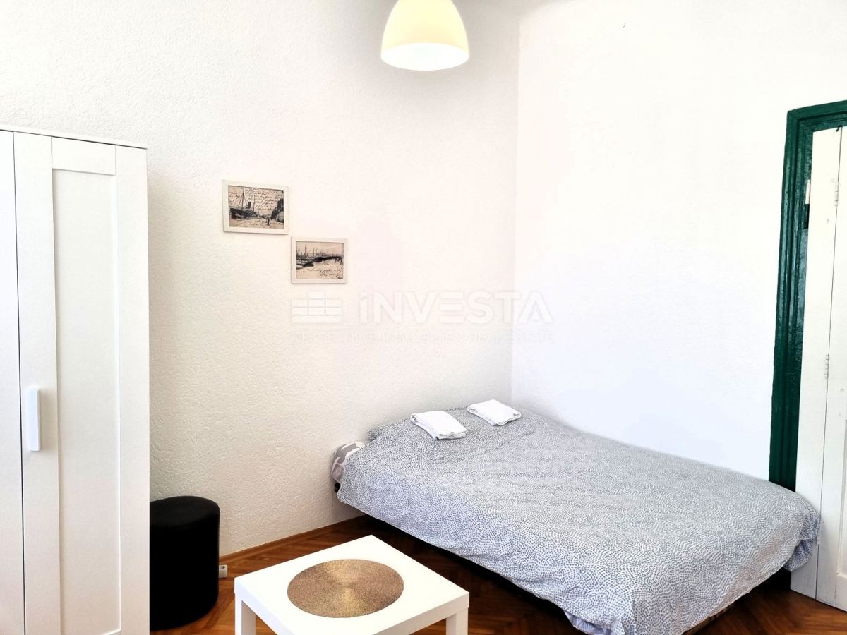 Pula, strogo središče – hiša s 3 stanovanji + poslovni prostor, pogled na morje