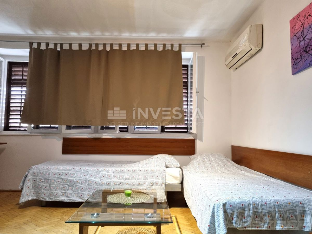 Pula, strogo središče – hiša s 3 stanovanji + poslovni prostor, pogled na morje