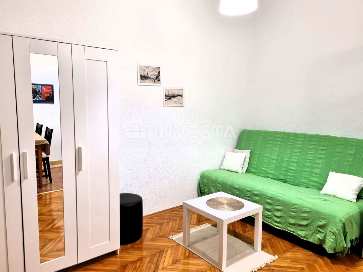 Pula, strogo središče – hiša s 3 stanovanji + poslovni prostor, pogled na morje