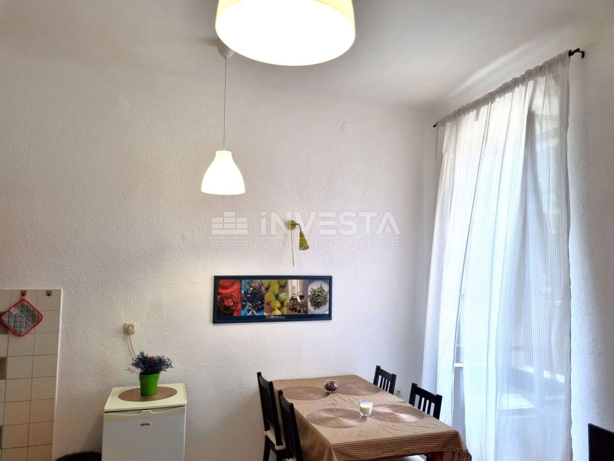 Pula, strogo središče – hiša s 3 stanovanji + poslovni prostor, pogled na morje