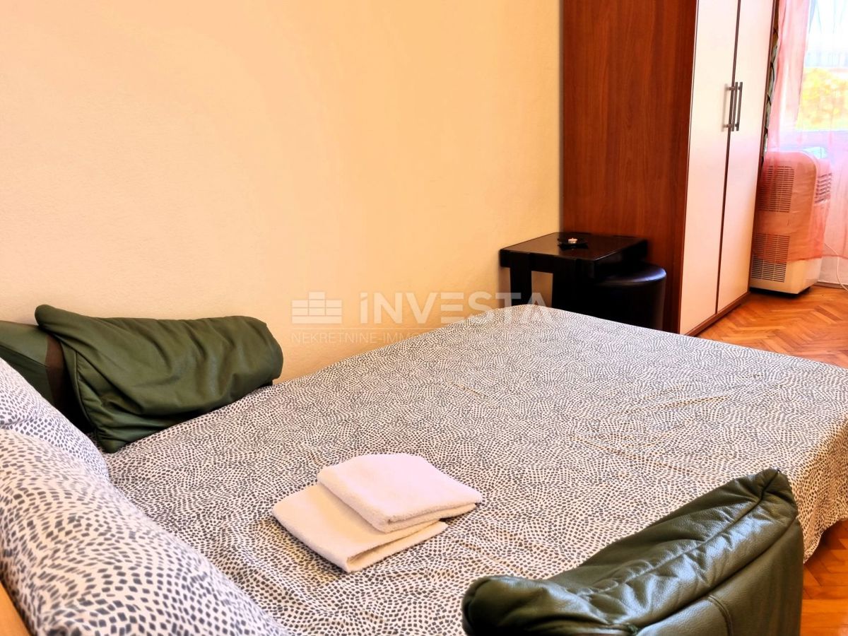 Pula, strogo središče – hiša s 3 stanovanji + poslovni prostor, pogled na morje