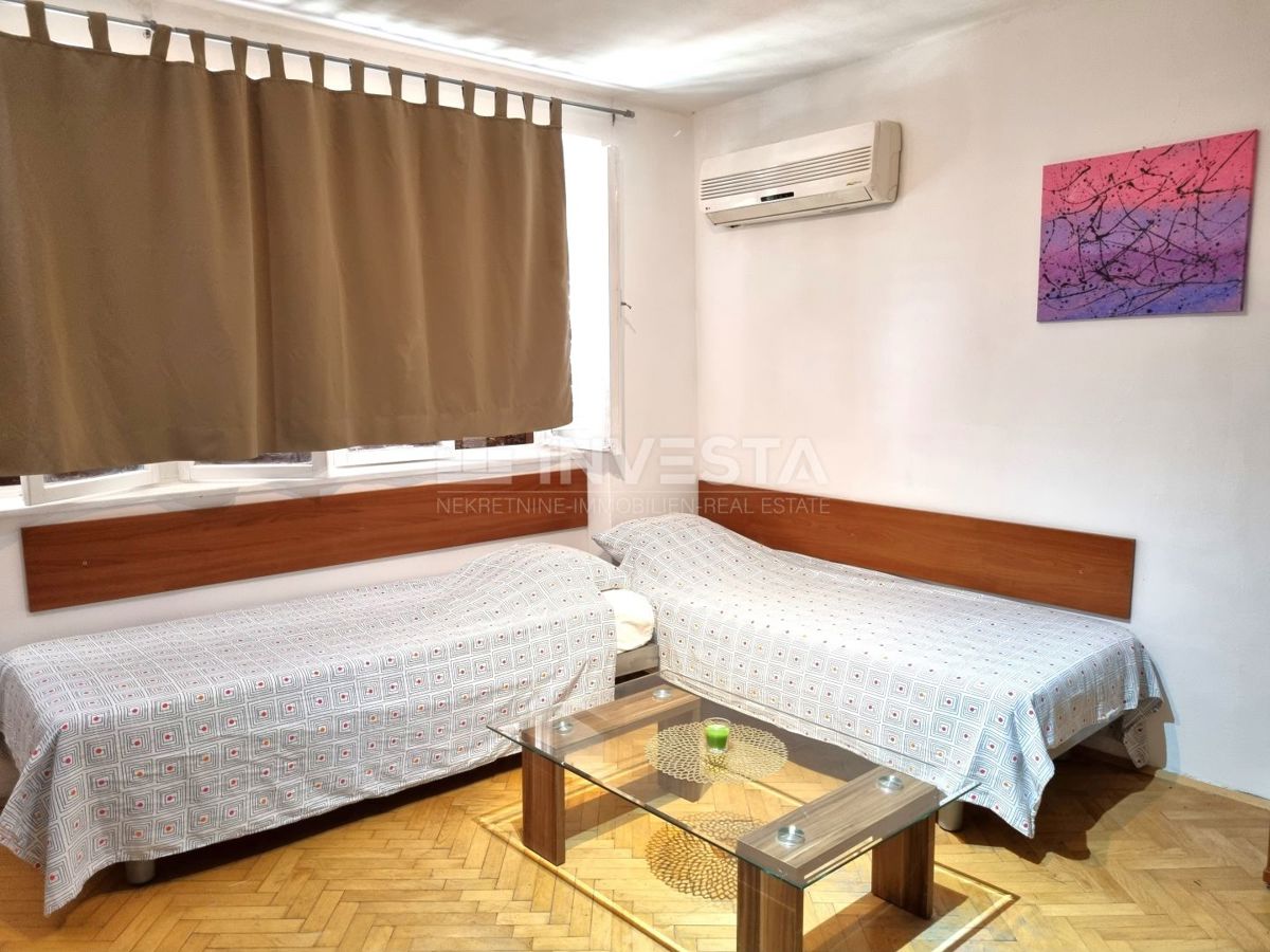 Pula, strogo središče – hiša s 3 stanovanji + poslovni prostor, pogled na morje