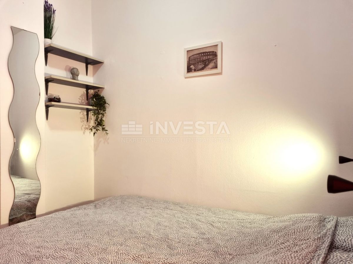 Pula, strogo središče – hiša s 3 stanovanji + poslovni prostor, pogled na morje