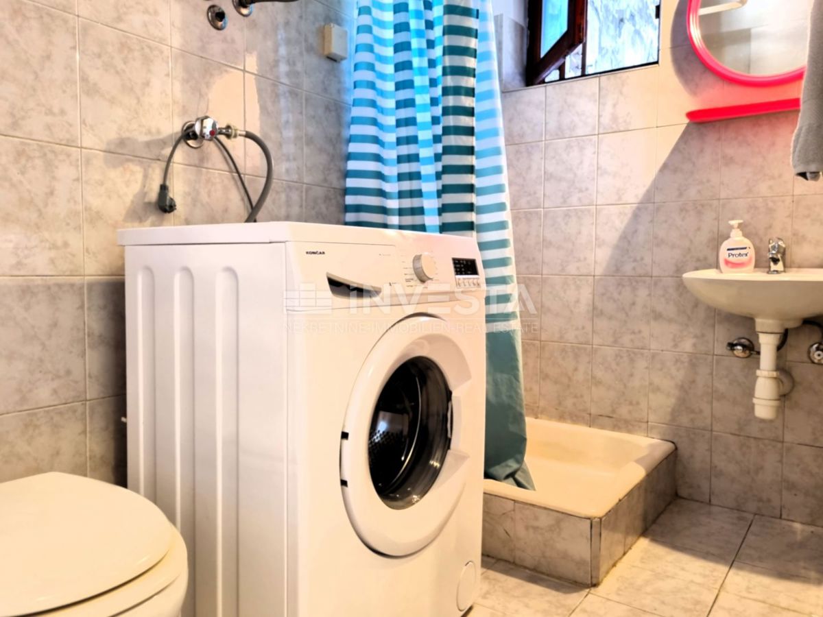 Pula, strogo središče – hiša s 3 stanovanji + poslovni prostor, pogled na morje