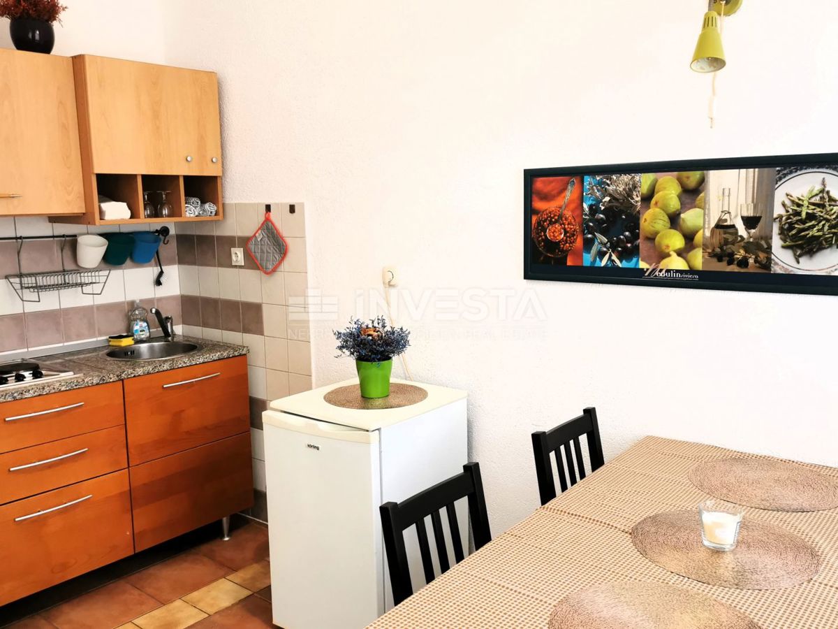 Pula, strogo središče – hiša s 3 stanovanji + poslovni prostor, pogled na morje