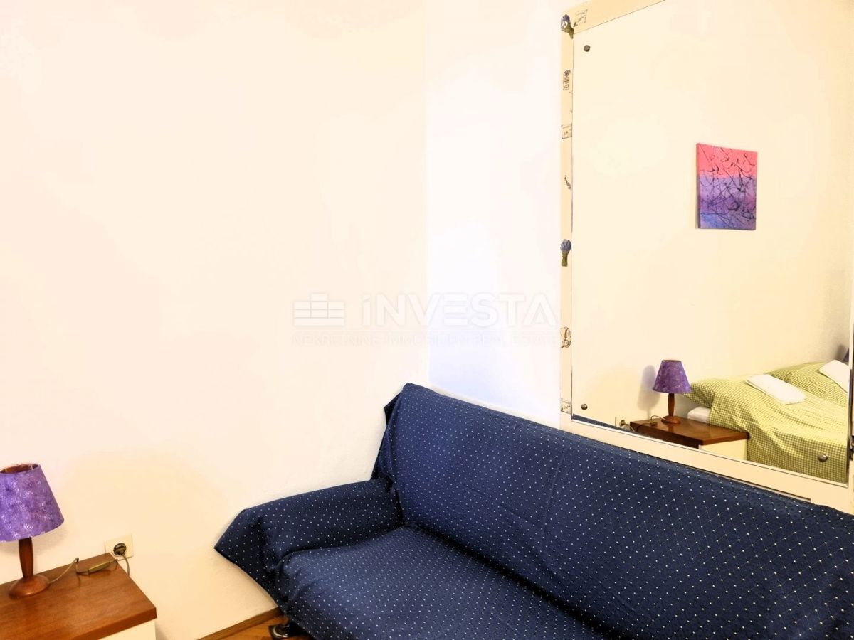 Pula, strogo središče – hiša s 3 stanovanji + poslovni prostor, pogled na morje